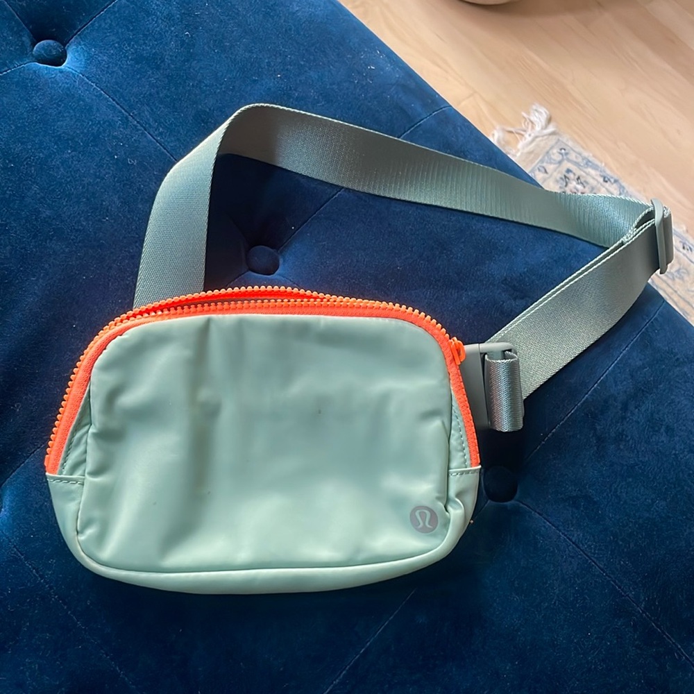 Lululemon belt bag